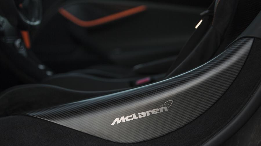 Детали интерьера McLaren 720S Coupe 2017 года  (WW) (фото 134 из 160)